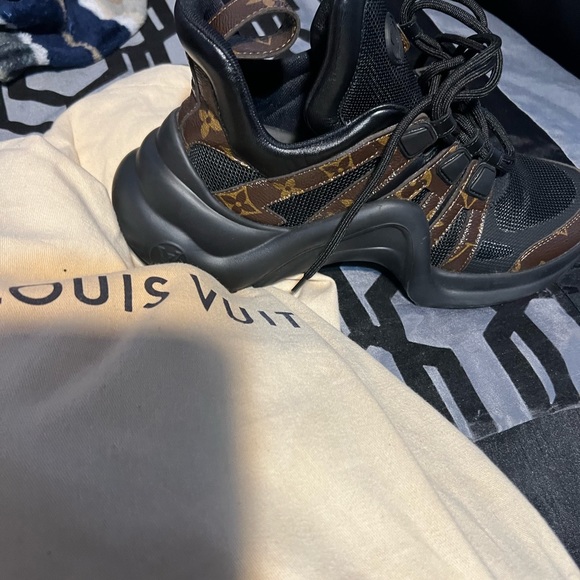 Gym shoe - Picture 2 of 3